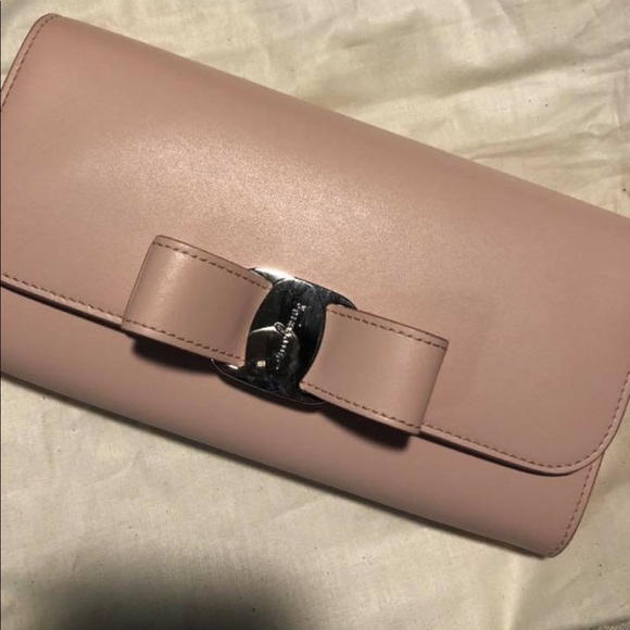 Salvatore Ferragamo WOC /Cross body clutch - Picture 1 of 5